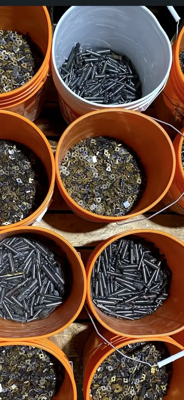 Buckets of sorted carbide inserts