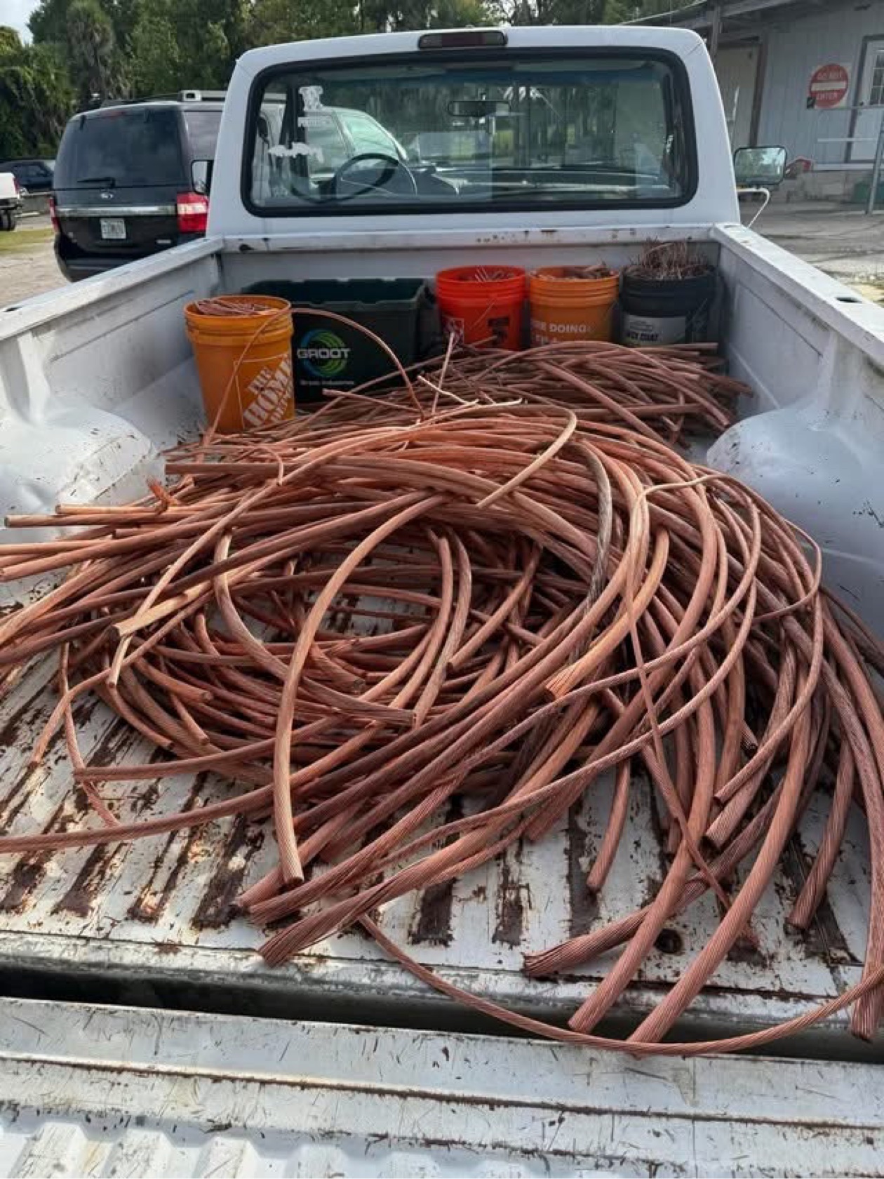 Truck bed of bare copper wire
